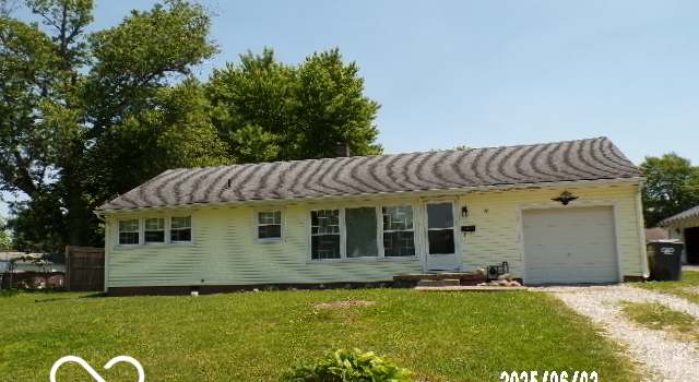 Photo of 26 Crescent Ct, Chesterfield, IN 46017
