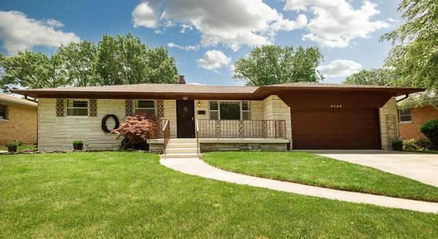 Photo of 5927 Meadowood Dr, Speedway, IN 46224