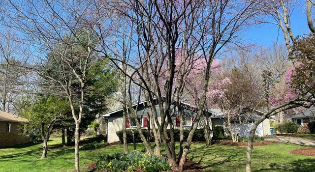 Photo of 8728 Holliday Dr, Indianapolis, IN 46260