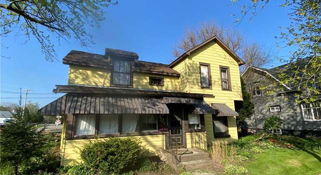 Photo of 401 Roosevelt Rd, Walkerton, IN 46574