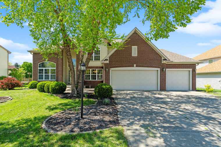 Photo of 12504 Bent Oak Ln Indianapolis, IN 46236