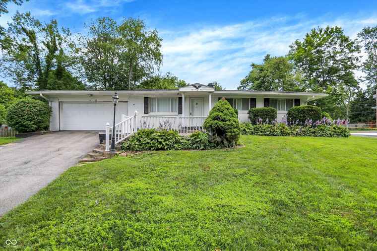 Photo of 1065 Chevy Chase Ln Carmel, IN 46280