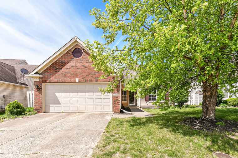 Photo of 10886 Washington Bay Dr Fishers, IN 46037