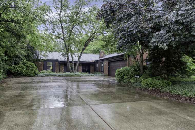 Photo of 6810 Shadow Brook Ct Indianapolis, IN 46214