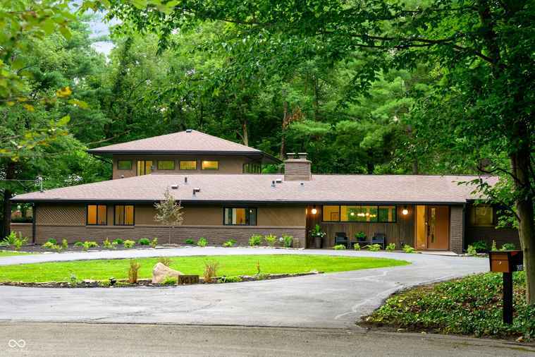 Photo of 9011 Dunsmuir Dr Indianapolis, IN 46260