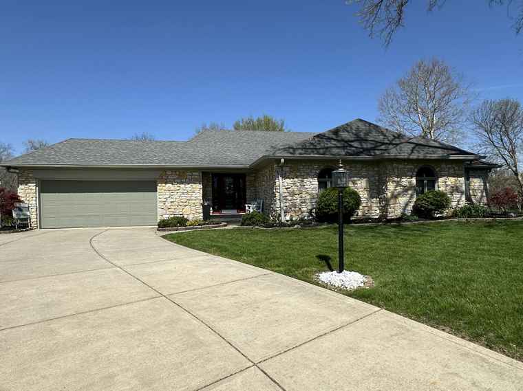 Photo of 2088 Golfview Ct Greenwood, IN 46143