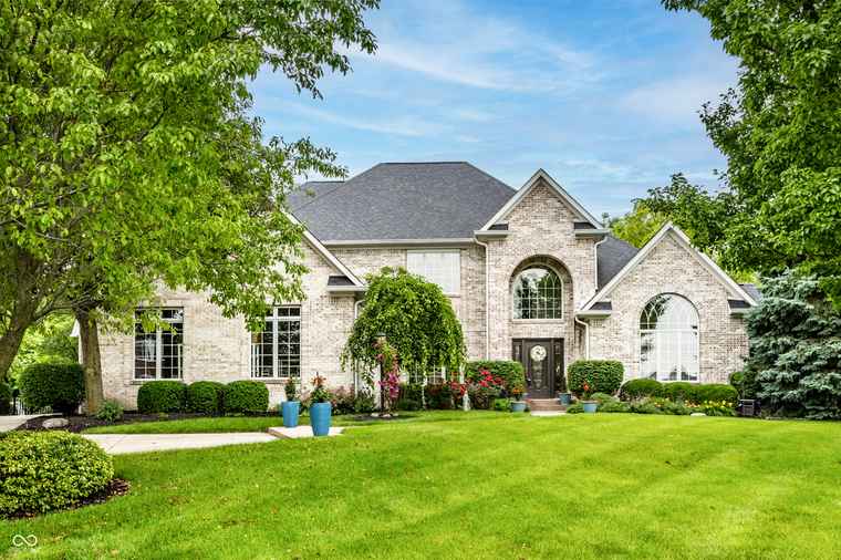 Photo of 1037 Deer Lake Dr Carmel, IN 46032
