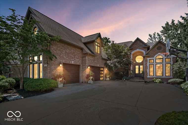Photo of 13637 Golden Ridge Ln Fishers, IN 46055