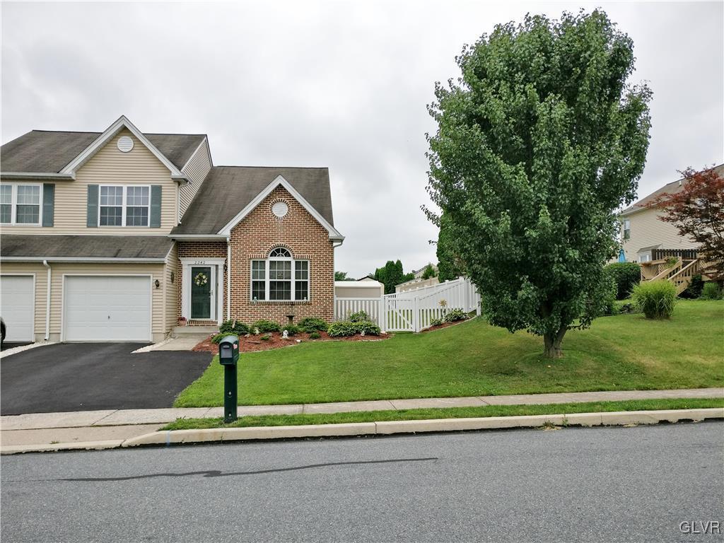 2242 Juniper Dr, North Whitehall Twp, PA 18037