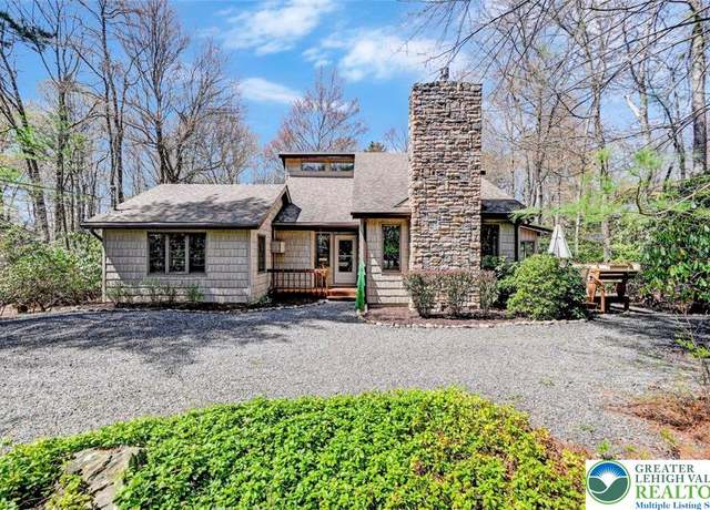 Property at 307 Long View Ln, Tobyhanna Twp, PA 18350, 3 beds, 2.5 baths