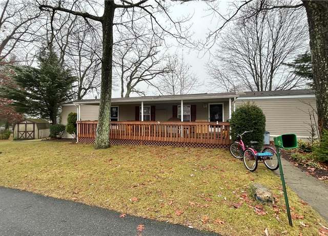 Property at 2427 Royal Oak Ln, Moore Twp, PA 18014, 2 beds, 2 baths