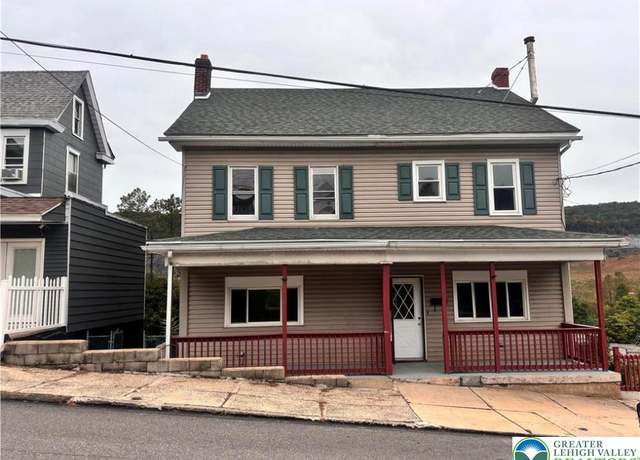 Property at 121 E Ridge St, Coaldale Boro, PA 18218, 6 beds, 2 baths