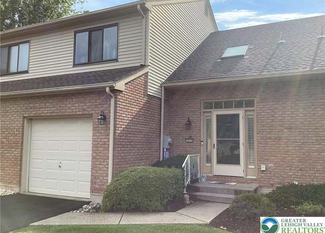 Property at 3210 Oakland Square Dr, Bethlehem Twp, PA 18020, 2 beds, 1.5 baths