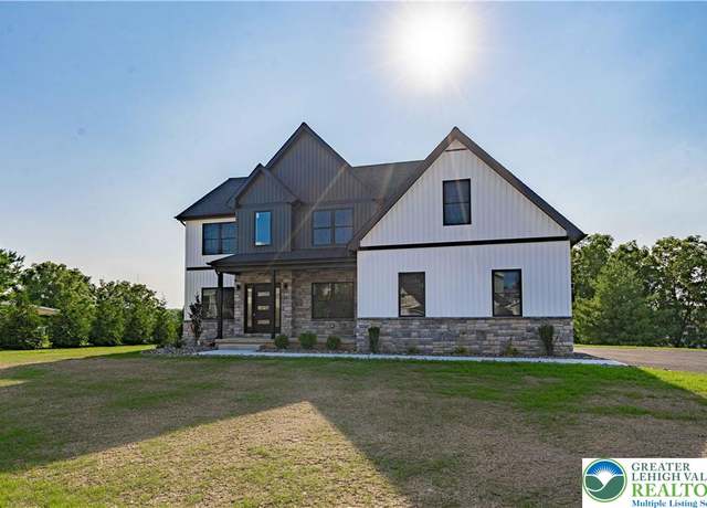 Property at 3048 Washington St, Whitehall, PA 18052, 4 beds, 3.5 baths