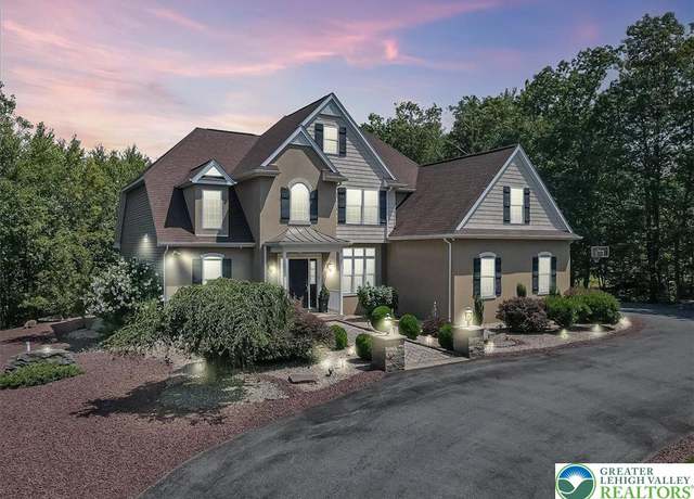 Property at 389 SW Joanne Ct, Pocono Twp, PA 18321, 4 beds, 4 baths