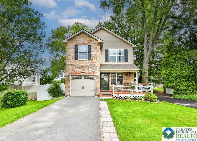 Property at 318 Pike St, Easton, PA 18045, 3 beds, 2.5 baths