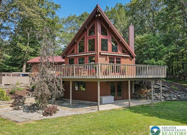 Property at 141 Longview Dr, Ross Twp, PA 18353, 3 beds, 2.5 baths