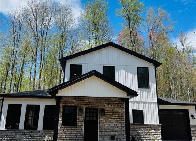 Property at 211 Maxatawny Dr, Coolbaugh Twp, PA 18347, 3 beds, 2.5 baths