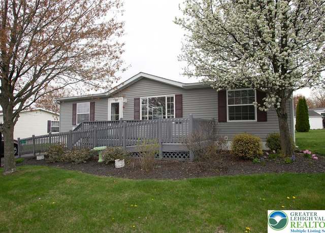 Property at 1237 Valley Forge Dr, Lehigh Twp, PA 18088, 3 beds, 2 baths
