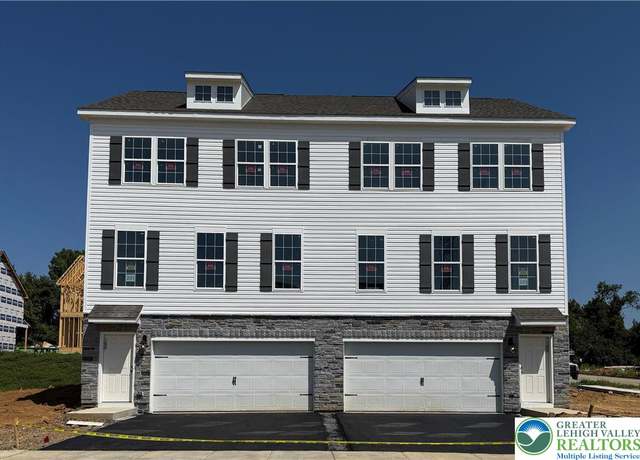 Property at 231 Winding Rd, Forks Twp, PA 18040, 3 beds, 2.5 baths