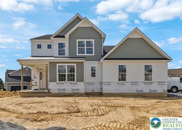 Property at 4780 Farrcroft Dr #113, Forks Twp, PA 18040, 3 beds, 2.5 baths