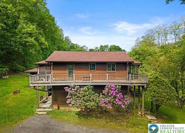 Property at 927 Hickory Valley Rd, Stroud Twp, PA 18360, 7 beds, 4 baths
