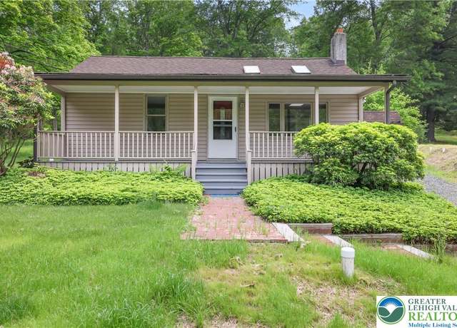 Property at 157 Hollow Rd, Middle Smithfield Twp, PA 18302, 3 beds, 1 bath