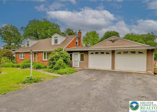 Property at 1390 Oakwood Dr, Hanover Twp, PA 18017, 4 beds, 2 baths