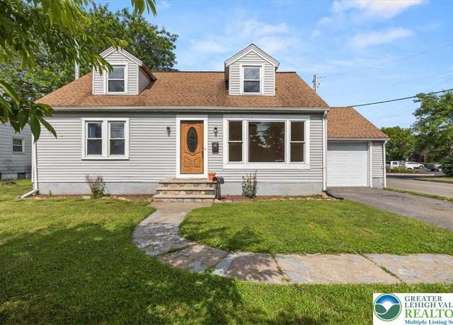 Property at 938 Chipperfield Dr, Stroud Twp, PA 18360, 3 beds