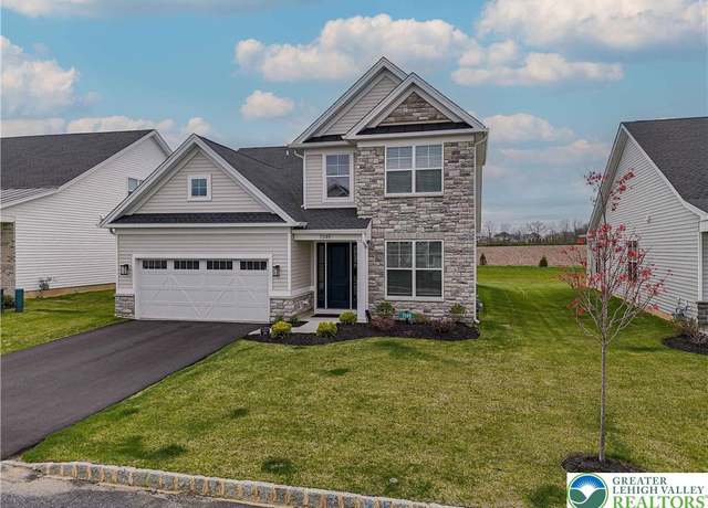 Property at 7049 Oak Ln, East Allen Twp, PA 18014, 4 beds, 3 baths