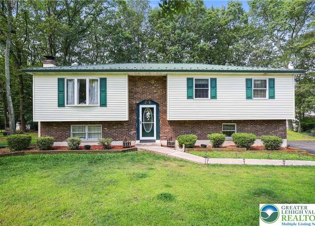 Property at 117 Robin Ln, Pocono Twp, PA 18372, 4 beds, 3 baths