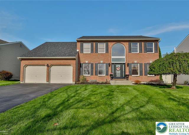 Property at 14 Tulip Ct, Palmer Twp, PA 18045, 4 beds, 2.5 baths