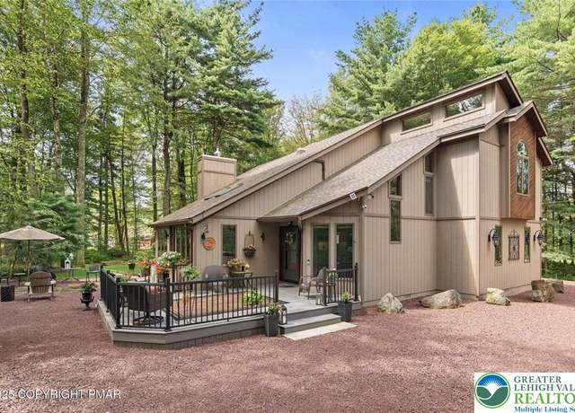 Property at 129 Woodbury Dr, Tobyhanna Twp, PA 18610, 4 beds, 3.5 baths