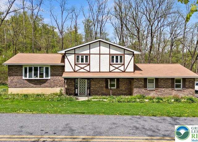 Property at 4261 Clover Hollow Rd, Washington Twp, PA 18080, 4 beds, 1.5 baths
