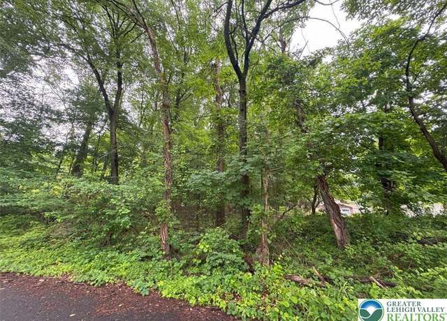 Property at 140 Mountain Rd, Allentown City, PA 18103