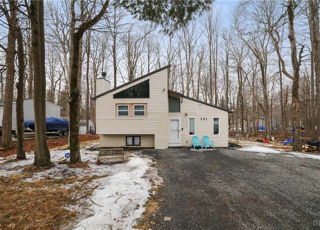 Property at 2218 Overlook Dr, Coolbaugh Twp, PA 18466, 3 beds, 2 baths