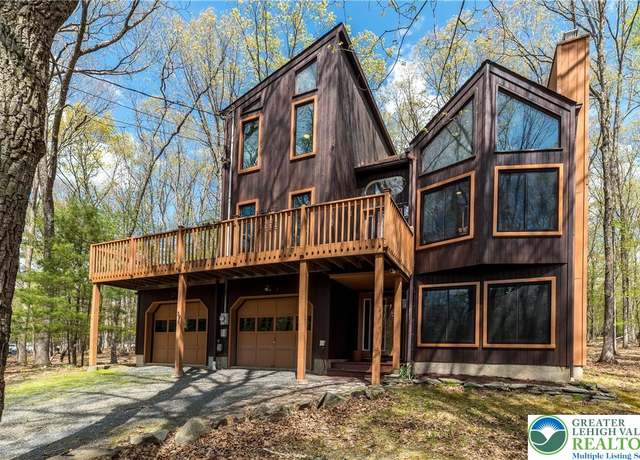Property at 3213 Foxdale Ter, East Stroudsburg, PA 18301, 4 beds, 3.5 baths