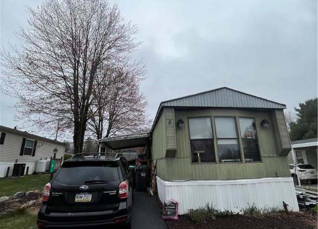 Property at 5 Zimmer Dr, Lehigh Twp, PA 18088, 2 beds, 1.5 baths