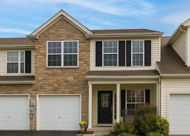 Property at 27 Willow Dr, Palmer Twp, PA 18045, 3 beds, 2.5 baths