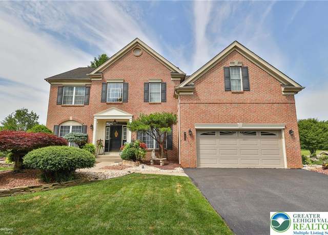 Property at 5331 Greenbriar Dr, Hanover Twp, PA 18017, 4 beds, 2.5 baths
