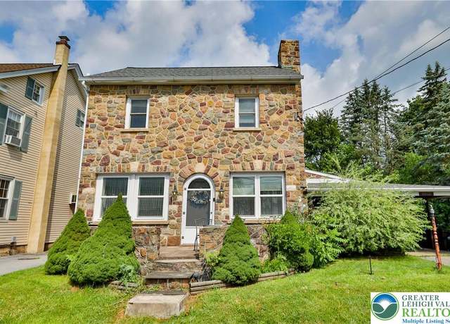 Property at 4602 Mountain View Dr, Lehigh Twp, PA 18088, 2 beds, 1.5 baths