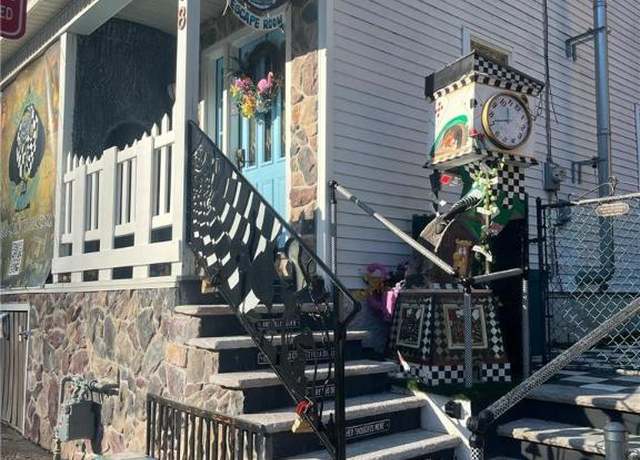 Property at 158 Broadway, Jim Thorpe Borough, PA 18229, 3 beds, 2 baths