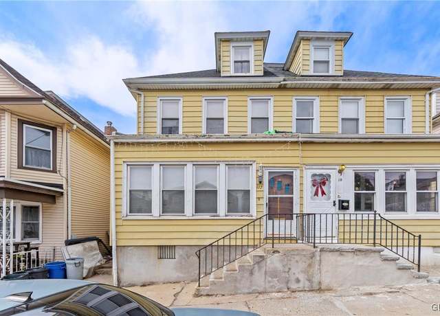 Property at 117 S 15th St, Wilson Borough, PA 18042, 4 beds, 1.5 baths