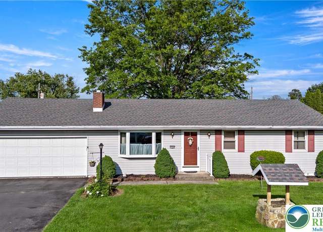 Property at 155 7th St, Tatamy Boro, PA 18085, 3 beds, 1.5 baths