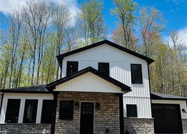 Property at 211 Maxatawny Dr, Coolbaugh Twp, PA 18347, 3 beds, 2.5 baths