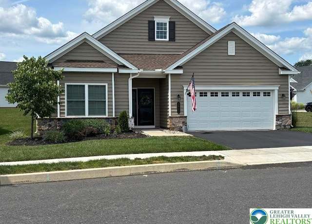 Property at 3803 Loyal Ln, Easton, PA 18045, 3 beds, 2 baths