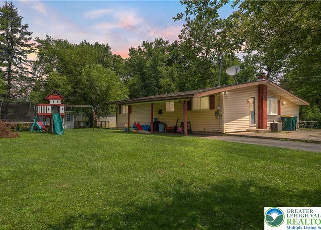 Property at 1540 Tatamy Rd, Palmer Twp, PA 18045, 4 beds, 1.5 baths