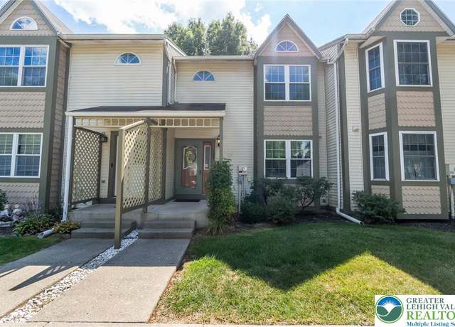 Property at 104 Franklin Ct, Bethlehem Twp, PA 18020, 3 beds, 2.5 baths
