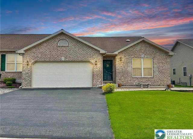 Property at 3051 Oakland Dr, Allen Twp, PA 18067, 3 beds, 2 baths
