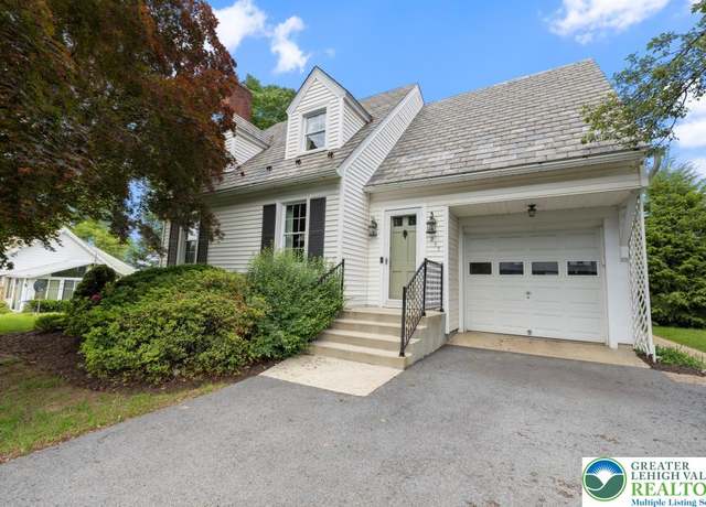 Property at 211 Elizabeth Ave, Easton, PA 18040, 3 beds, 1.5 baths